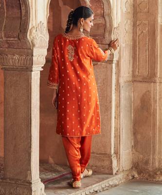 Orange embroidered chanderi silk kurta set With Dupatta 4