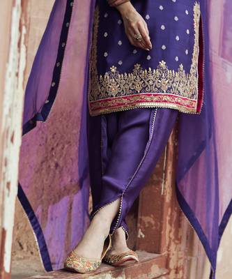 Purple embroidered chanderi silk kurta set With Dupatta 4