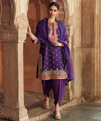 Purple embroidered chanderi silk kurta set With Dupatta 5