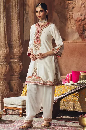 Ivory embroidered chanderi silk kurta set