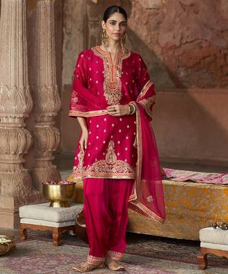 Hot pink embroidered chanderi silk kurta set 1