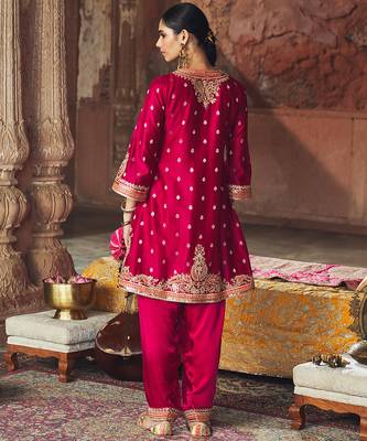 Hot pink embroidered chanderi silk kurta set 4