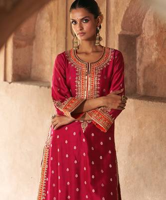 Hot pink embroidered chanderi silk kurta set 3
