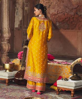 Mustard embroidered chanderi silk kurta set 3