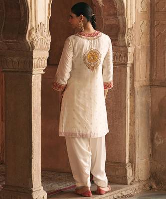 Ivory embroidered chanderi silk kurta set 3
