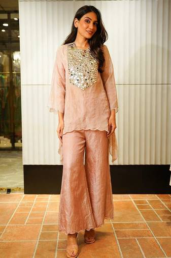 women silk embroidery white kurta with pant