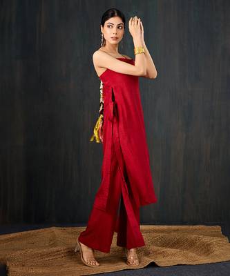 Red plain dola silk kurta set 2