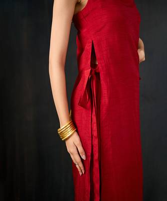 Red plain dola silk kurta set 4