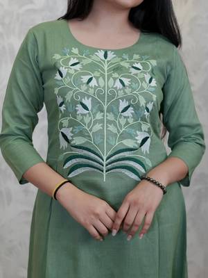 Green Women  Cotton Embroideredry Kurta With Pant 2
