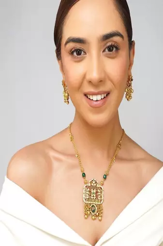 Gold plated kundan necklace set