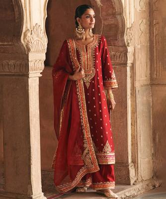 Red embroidered chanderi silk kurta set 1