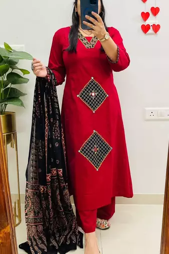 Red Women  Cotton Printed Kurta With Pant And Dupatta