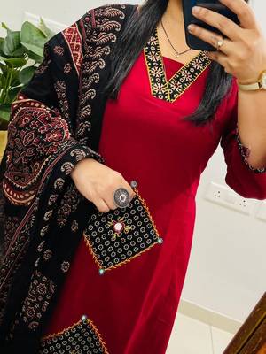 Red Women  Cotton Printed Kurta With Pant And Dupatta 3