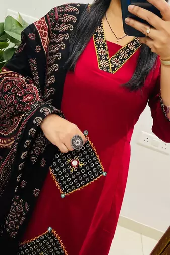 Red Women  Cotton Printed Kurta With Pant And Dupatta
