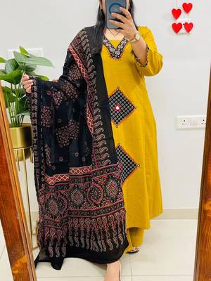 Yellow Women  Cotton Printed Kurta With Pant And Dupatta 2