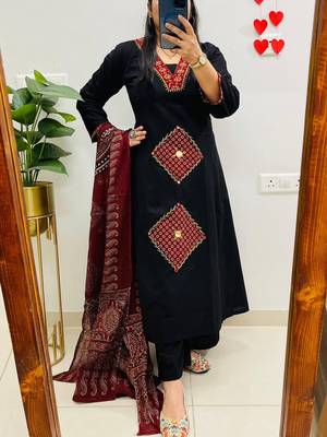 Black Women Pure Cotton Printed Kurta With Pant And Dupatta 1