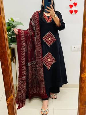 Black Women Pure Cotton Printed Kurta With Pant And Dupatta 2