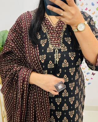 Black Women  Cotton Printed Kurta With Pant And Dupatta 2