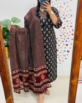 Black Women  Cotton Printed Kurta With Pant And Dupatta 3