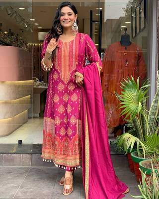 Pink Women silk blend Embroideredry Kurta With Pant And Dupatta 1