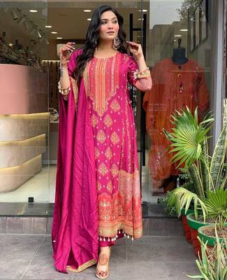 Pink Women silk blend Embroideredry Kurta With Pant And Dupatta 2