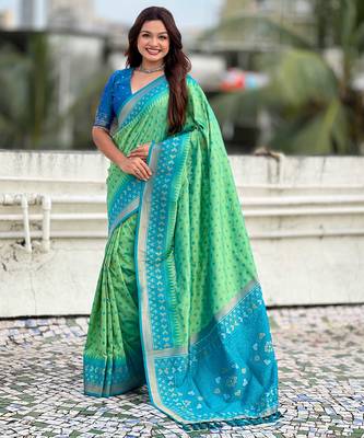 Soft silk zari woven patola saree with contrast bandhani weaves 1