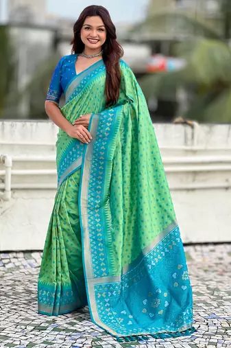 Soft silk zari woven patola saree with contrast bandhani weaves