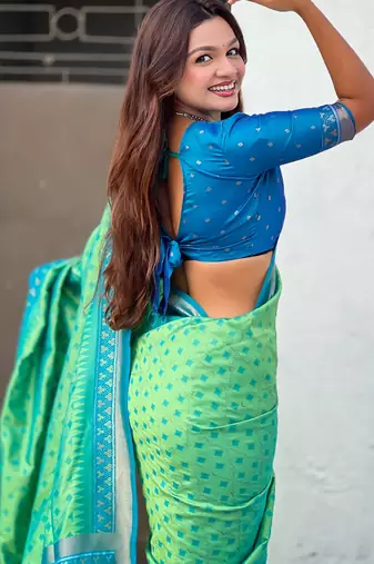 Soft silk zari woven patola saree with contrast bandhani weaves