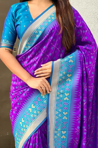 Soft silk zari woven patola saree with contrast bandhani weaves
