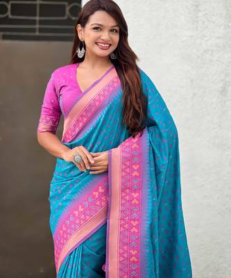 Soft silk zari woven patola saree with contrast bandhani weaves 1