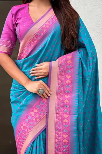 Soft silk zari woven patola saree with contrast bandhani weaves