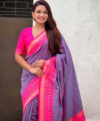 Soft silk zari woven patola saree with contrast bandhani weaves 2