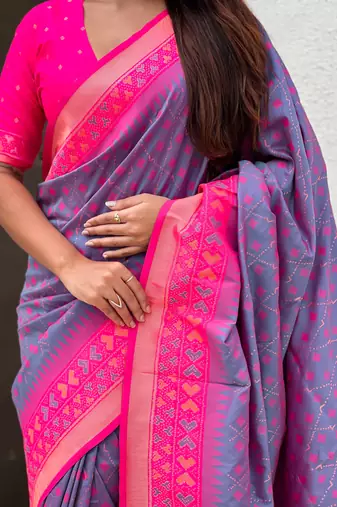 Soft silk zari woven patola saree with contrast bandhani weaves