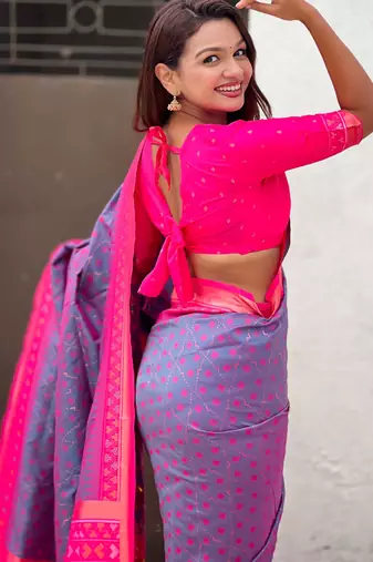 Soft silk zari woven patola saree with contrast bandhani weaves