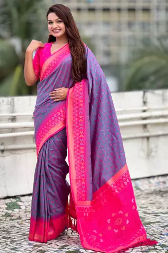 Soft silk zari woven patola saree with contrast bandhani weaves