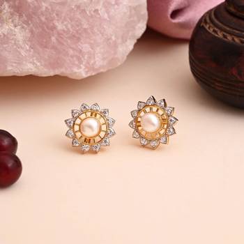 White color 925 gold plated silver stud earrings 1