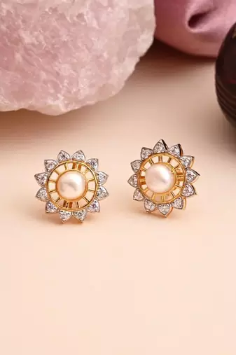 White color 925 gold plated silver stud earrings
