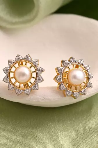 White color 925 gold plated silver stud earrings