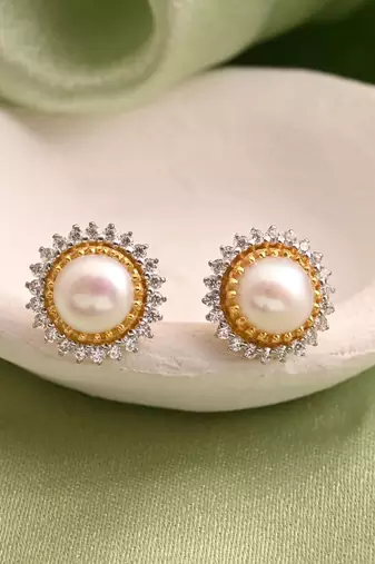 White color 925 gold plated silver stud earrings
