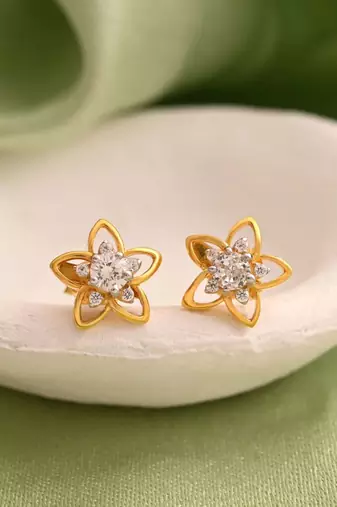 White color 925 gold plated silver stud earrings
