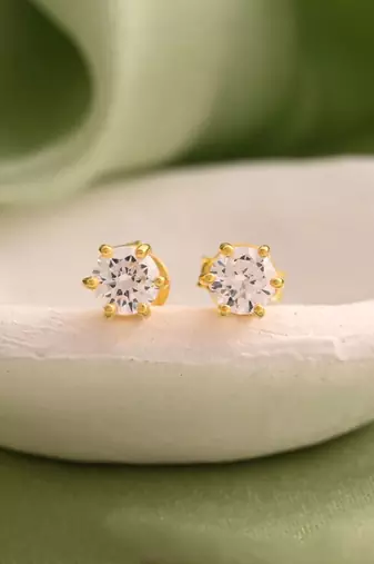 White color 925 gold plated silver stud earrings