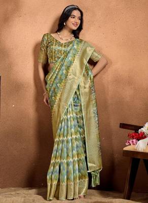 parrot green printed art silk designer pallu saree 2