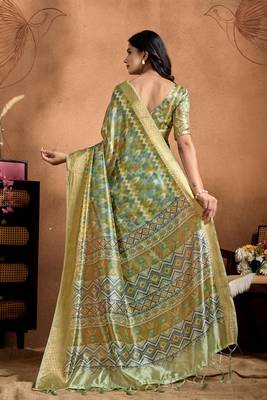 parrot green printed art silk designer pallu saree 3