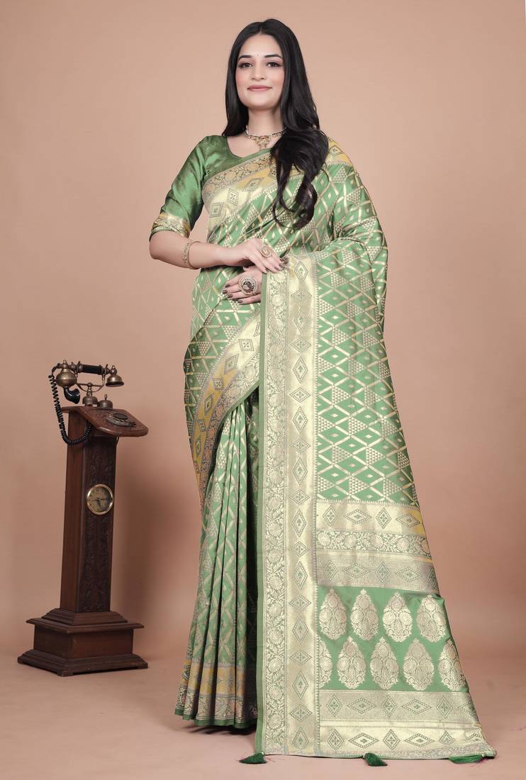 parrot green woven  designer pallu banarasi art silk saree