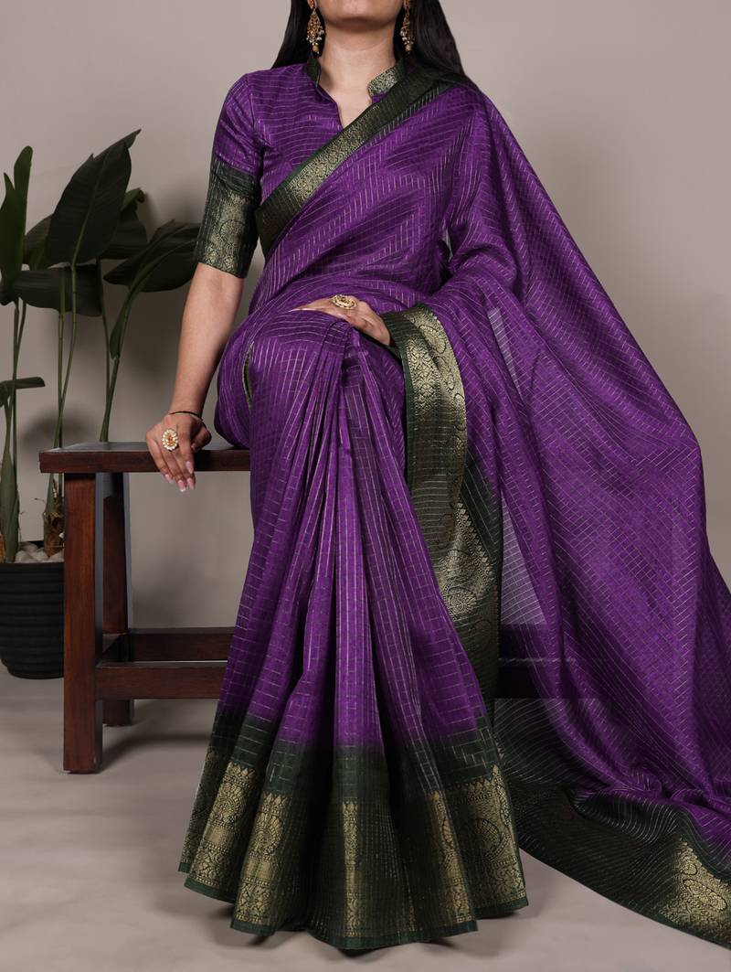 Elegant Dola Checks Saree Embellished with Rich Zari Weaving