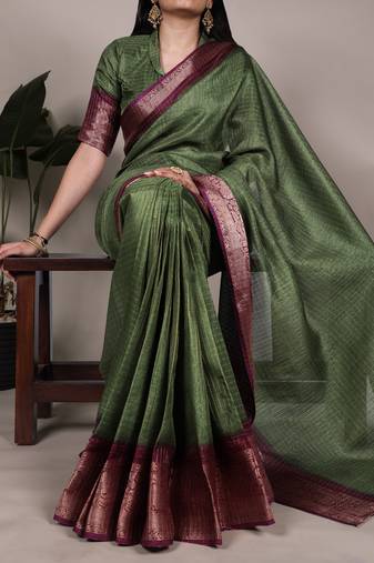 Elegant Dola Checks Saree Embellished with Rich Zari Weaving