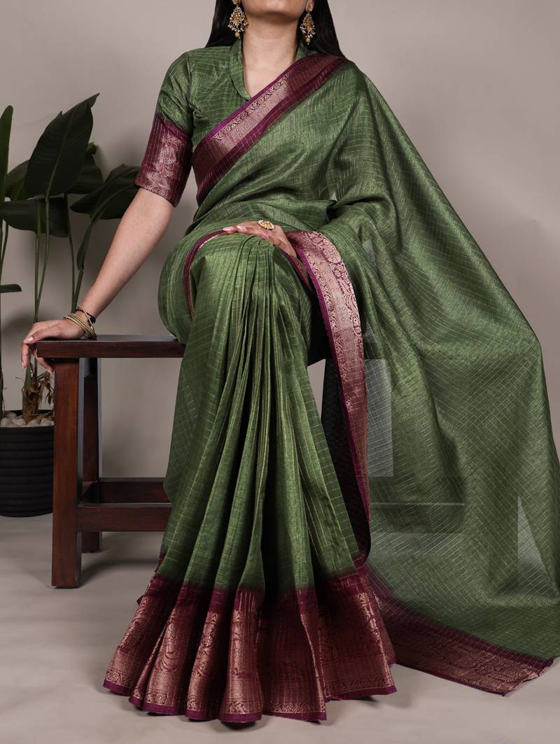 Elegant Dola Checks Saree Embellished with Rich Zari Weaving