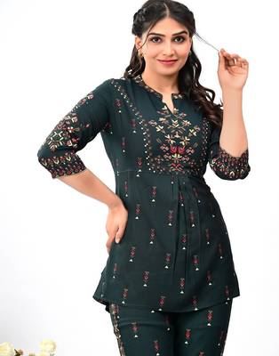Green printed & handwork kurti pant set 4