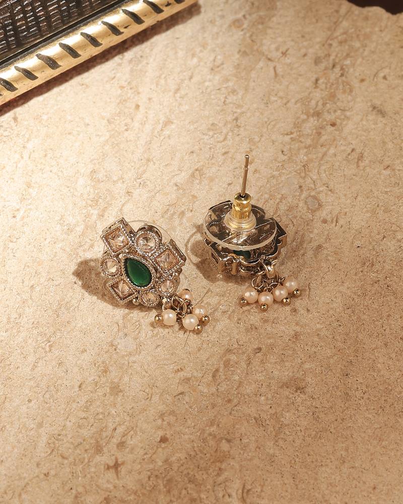 Pear shape pearl guchha antique gold plated green uncut kundan stone choker jewellery sets for women