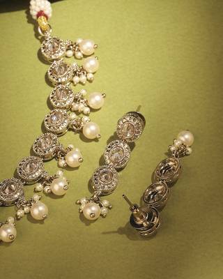 Round shape pearl guchha antique gold plated brown kundan stone brass choker necklace set for women 2
